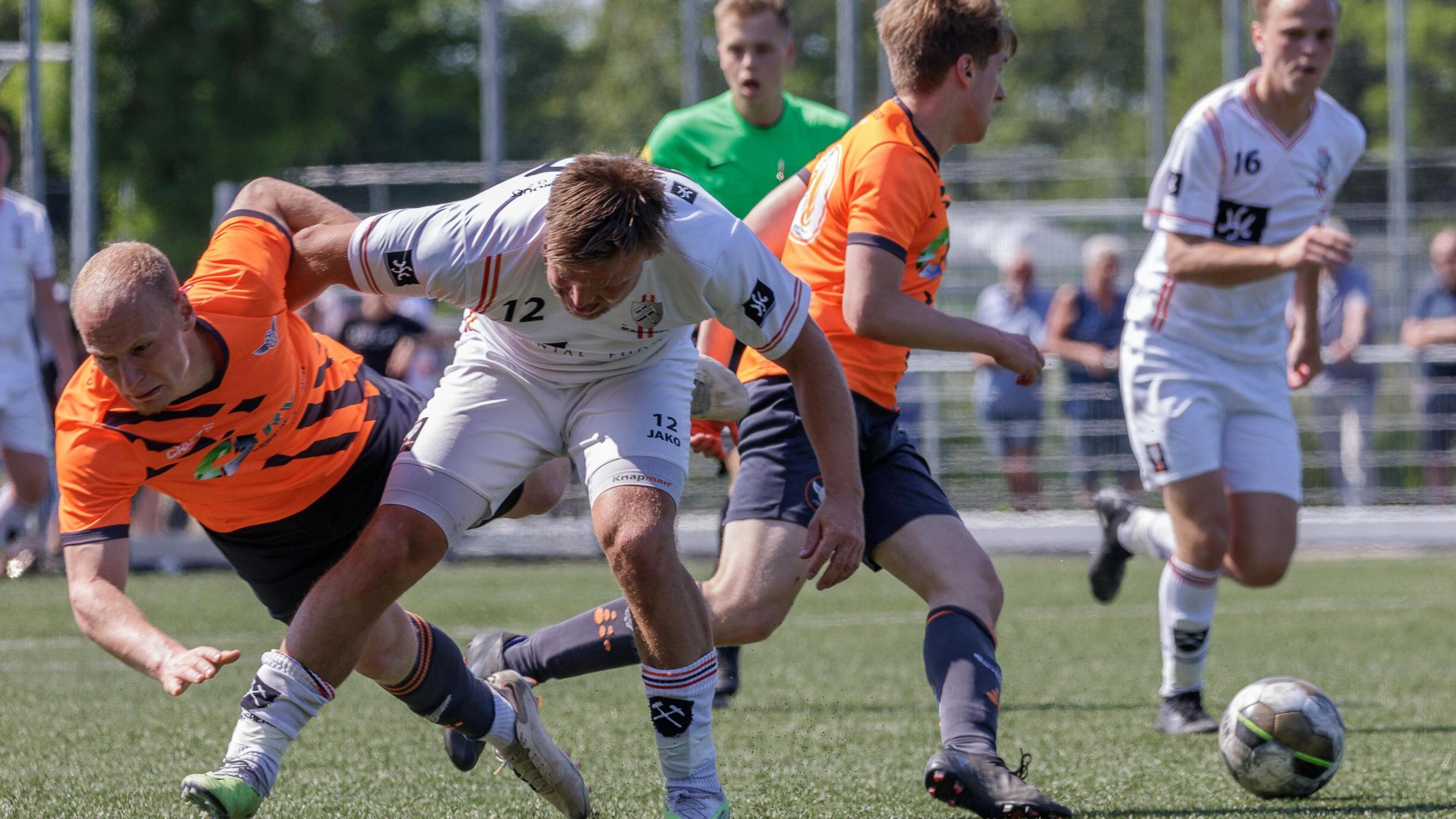Schaesberg met pijn en moeite verder na zege op Maastricht West